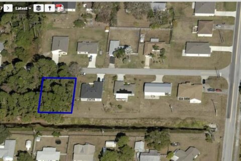 Commercial property in Palm Bay, Florida № 2240853