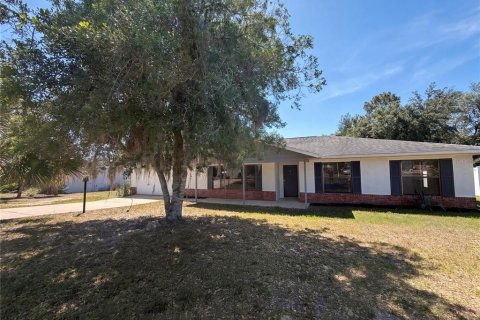 Casa en Ocala, Florida 3 dormitorios, 146.41 m2 № 2102241