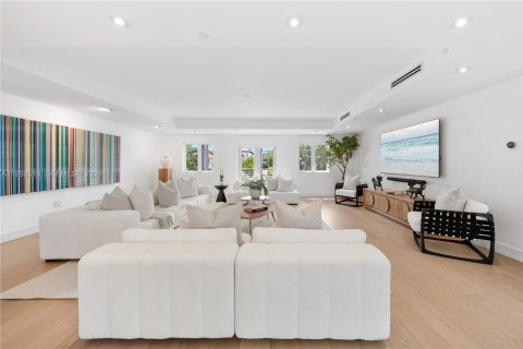 Casa en venta en Miami Beach, Florida, 4 dormitorios, 615.57 m2 № 2066172 - foto 8