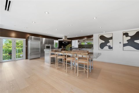 Casa en venta en Miami Beach, Florida, 4 dormitorios, 615.57 m2 № 2066172 - foto 10
