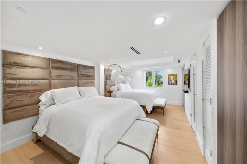 Casa en venta en Miami Beach, Florida, 4 dormitorios, 615.57 m2 № 2066172 - foto 26