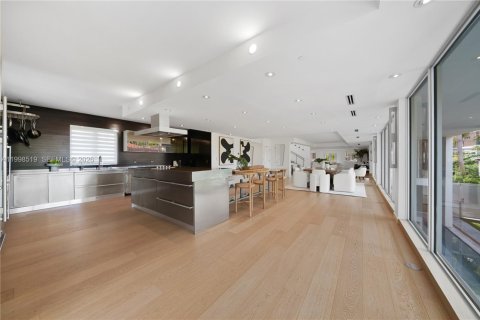 Casa en venta en Miami Beach, Florida, 4 dormitorios, 615.57 m2 № 2066172 - foto 12
