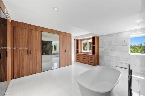 Casa en venta en Miami Beach, Florida, 4 dormitorios, 615.57 m2 № 2066172 - foto 20