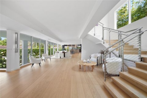 Casa en venta en Miami Beach, Florida, 4 dormitorios, 615.57 m2 № 2066172 - foto 2