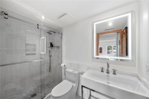 Casa en venta en Miami Beach, Florida, 4 dormitorios, 615.57 m2 № 2066172 - foto 29