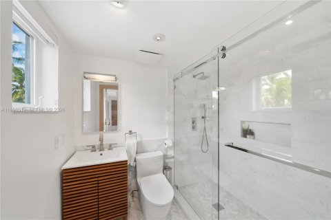 Casa en venta en Miami Beach, Florida, 4 dormitorios, 615.57 m2 № 2066172 - foto 27