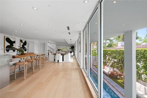 Casa en venta en Miami Beach, Florida, 4 dormitorios, 615.57 m2 № 2066172 - foto 9