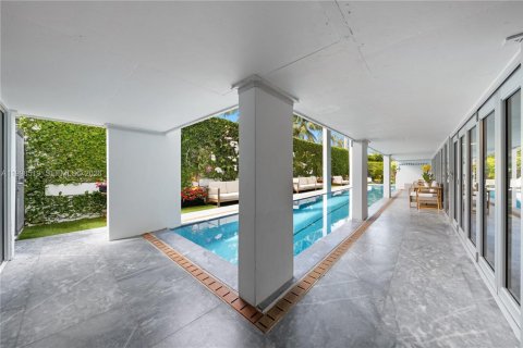 Casa en venta en Miami Beach, Florida, 4 dormitorios, 615.57 m2 № 2066172 - foto 30