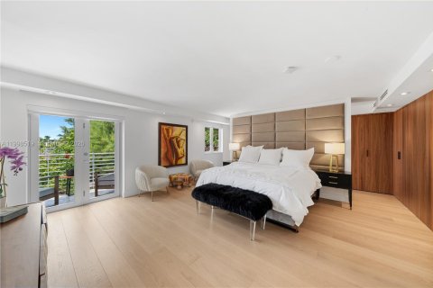 Casa en venta en Miami Beach, Florida, 4 dormitorios, 615.57 m2 № 2066172 - foto 21