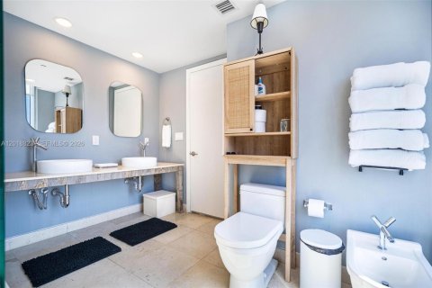 Condo in Miami, Florida, 2 bedrooms № 2252437 - photo 25