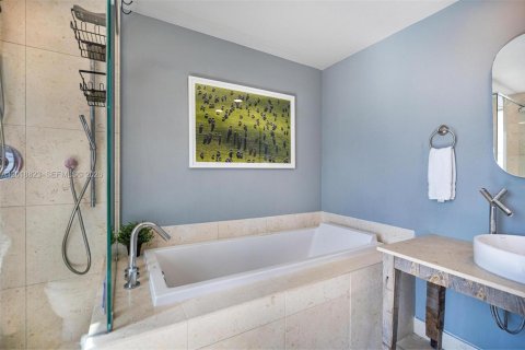 Condo in Miami, Florida, 2 bedrooms № 2252437 - photo 26