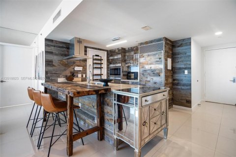 Condo in Miami, Florida, 2 bedrooms № 2252437 - photo 6