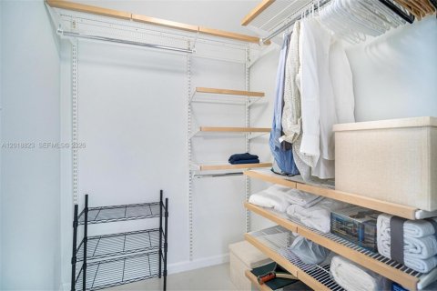 Condo in Miami, Florida, 2 bedrooms № 2252437 - photo 22