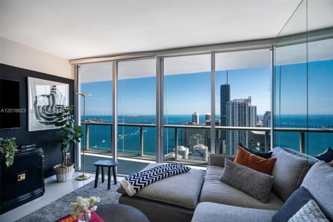 Condo in Miami, Florida, 2 bedrooms № 2252437 - photo 3