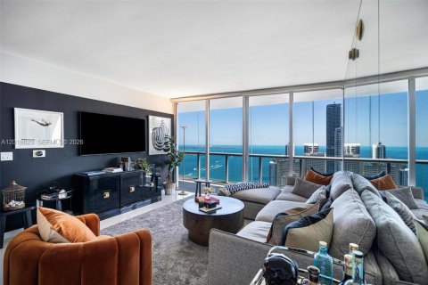 Condo in Miami, Florida, 2 bedrooms № 2252437 - photo 1