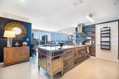 Condo in Miami, Florida, 2 bedrooms № 2252437 - photo 7