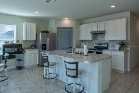 House in Davenport, Florida 4 bedrooms, 148.83 sq.m. № 1536523 - photo 3