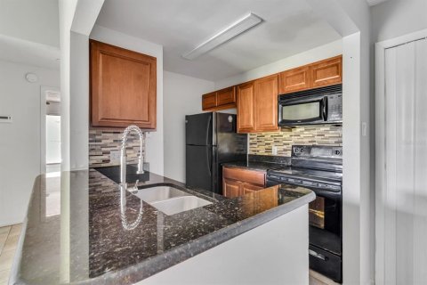 Condominio en venta en Kissimmee, Florida, 2 dormitorios, 84.54 m2 № 1886326 - foto 9