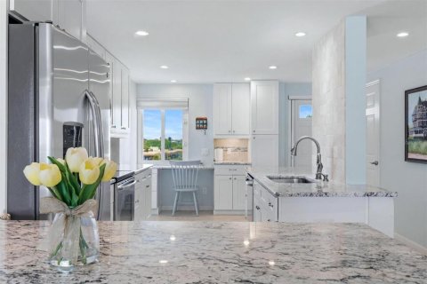 Condo in Sarasota, Florida, 2 bedrooms  № 2232266 - photo 18