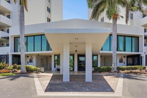 Condo in Sarasota, Florida, 2 bedrooms  № 2232266 - photo 7