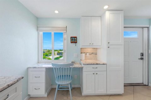 Condo in Sarasota, Florida, 2 bedrooms  № 2232266 - photo 21