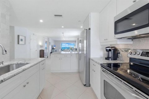 Condo in Sarasota, Florida, 2 bedrooms  № 2232266 - photo 23