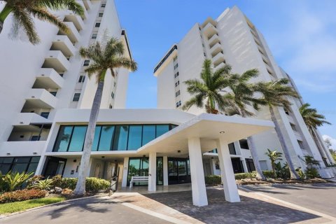 Condo in Sarasota, Florida, 2 bedrooms  № 2232266 - photo 6
