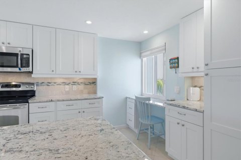 Condo in Sarasota, Florida, 2 bedrooms  № 2232266 - photo 22