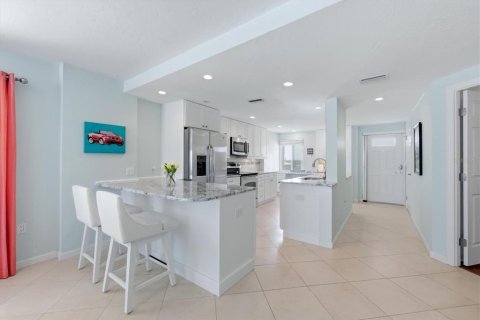 Condo in Sarasota, Florida, 2 bedrooms  № 2232266 - photo 9
