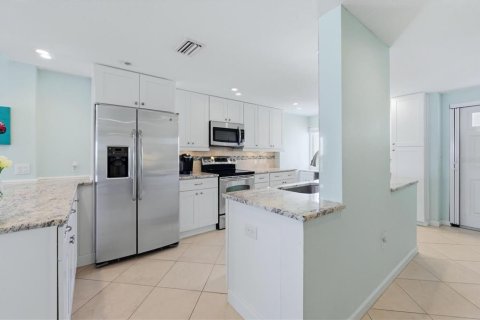 Condo in Sarasota, Florida, 2 bedrooms  № 2232266 - photo 19