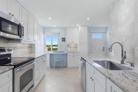 Condo in Sarasota, Florida, 2 bedrooms  № 2232266 - photo 20