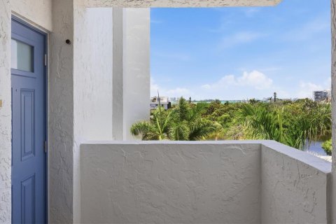 Condo in Sarasota, Florida, 2 bedrooms  № 2232266 - photo 8