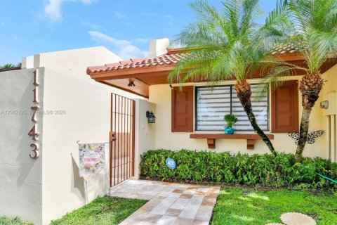 Villa ou maison à vendre à Miami, Floride: 2 chambres, 114.83 m2 № 2253892 - photo 2