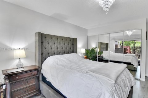 Villa ou maison à vendre à Miami, Floride: 2 chambres, 114.83 m2 № 2253892 - photo 29