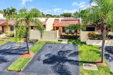 Villa ou maison à vendre à Miami, Floride: 2 chambres, 114.83 m2 № 2253892 - photo 19