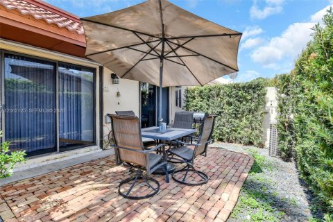 Villa ou maison à vendre à Miami, Floride: 2 chambres, 114.83 m2 № 2253892 - photo 11