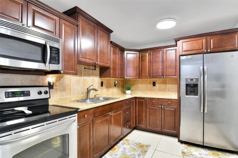 Villa ou maison à vendre à Miami, Floride: 2 chambres, 114.83 m2 № 2253892 - photo 25