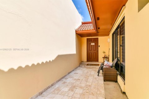 Villa ou maison à vendre à Miami, Floride: 2 chambres, 114.83 m2 № 2253892 - photo 3