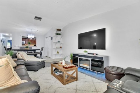 Villa ou maison à vendre à Miami, Floride: 2 chambres, 114.83 m2 № 2253892 - photo 28