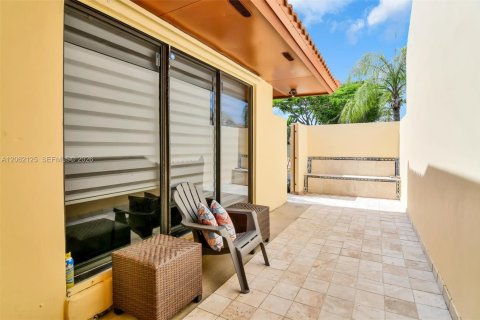 Villa ou maison à vendre à Miami, Floride: 2 chambres, 114.83 m2 № 2253892 - photo 4