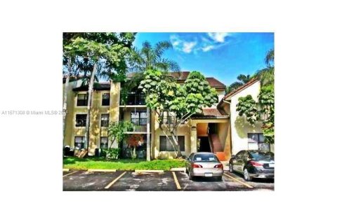 Condo in Pompano Beach, Florida, 1 bedroom  № 1765052 - photo 1