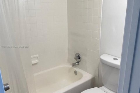Condo in Pompano Beach, Florida, 1 bedroom  № 1765052 - photo 14
