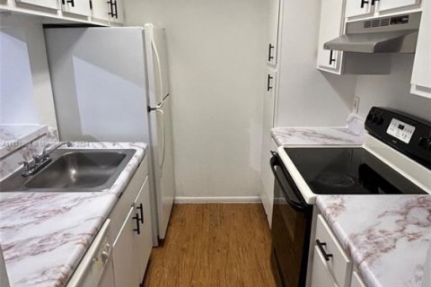 Condo in Pompano Beach, Florida, 1 bedroom  № 1765052 - photo 6