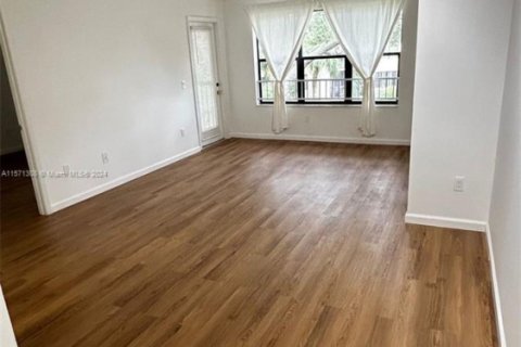 Condo in Pompano Beach, Florida, 1 bedroom  № 1765052 - photo 4