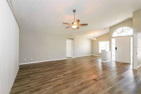 Casa en alquiler en Spring Hill, Florida, 3 dormitorios, 150.04 m2 № 1883281 - foto 3