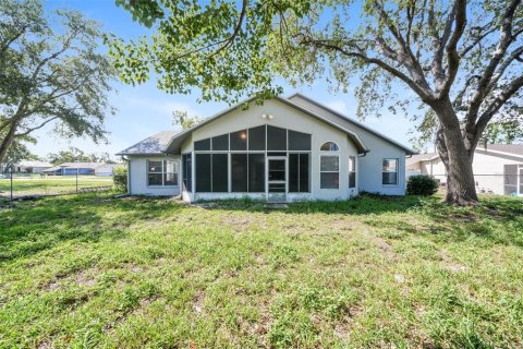 Casa en alquiler en Spring Hill, Florida, 3 dormitorios, 150.04 m2 № 1883281 - foto 15