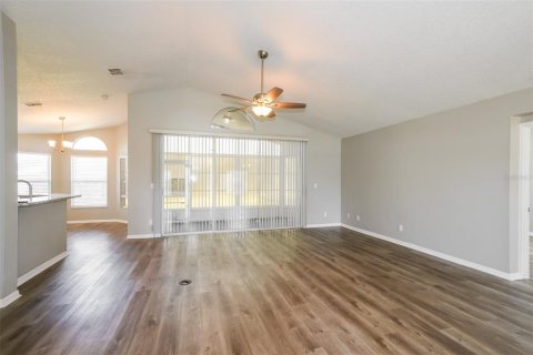 Casa en alquiler en Spring Hill, Florida, 3 dormitorios, 150.04 m2 № 1883281 - foto 2