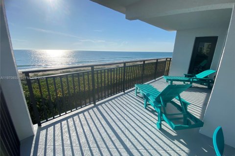 Кондоминиум с 2 спальнями в Дженсен-Бич, Флорида № 2031188