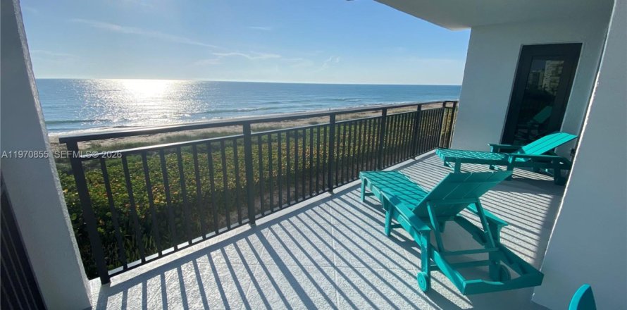 Кондоминиум с 2 спальнями в Дженсен-Бич, Флорида № 2031188