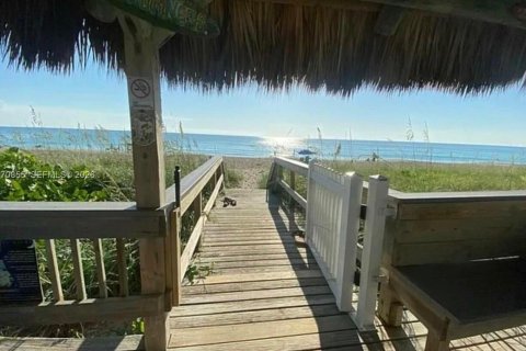 Снять в аренду кондоминиум в Дженсен-Бич, Флорида 2 спальни, 103.4м2, № 2031188 - фото 3